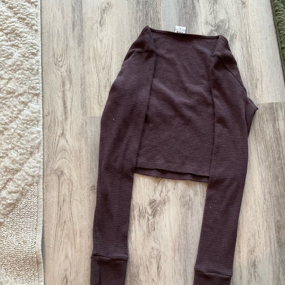 Aritzia TNA waffle cropped long-sleeved size M - Picture 2 of 3